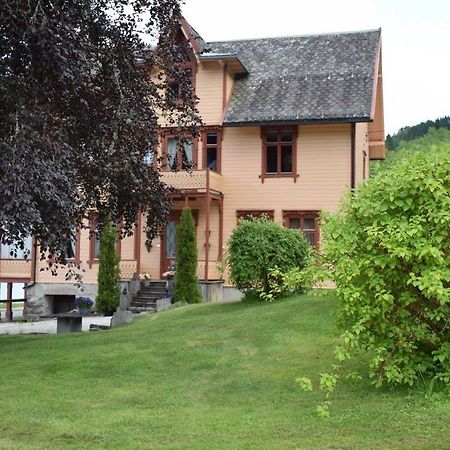 Dosen Gard Hotel Luster Kültér fotó