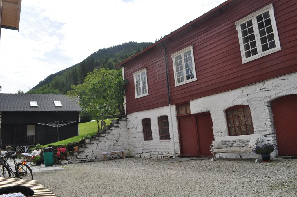 Dosen Gard Hotel Luster Kültér fotó