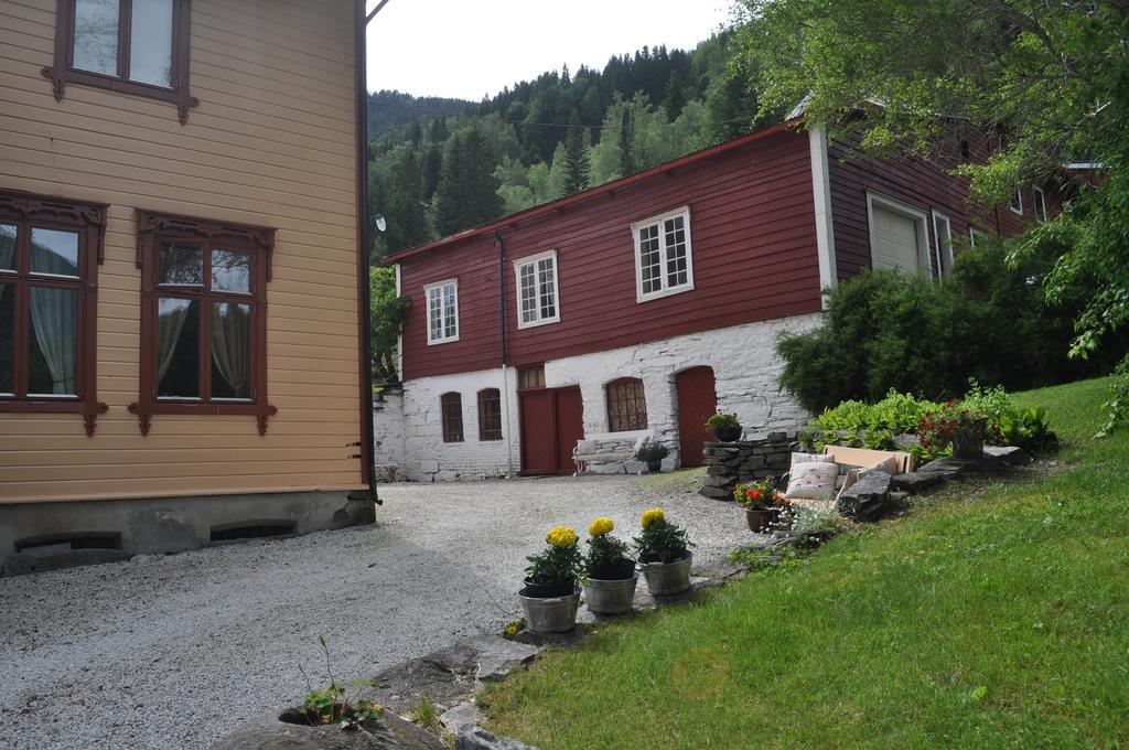 Dosen Gard Hotel Luster Kültér fotó